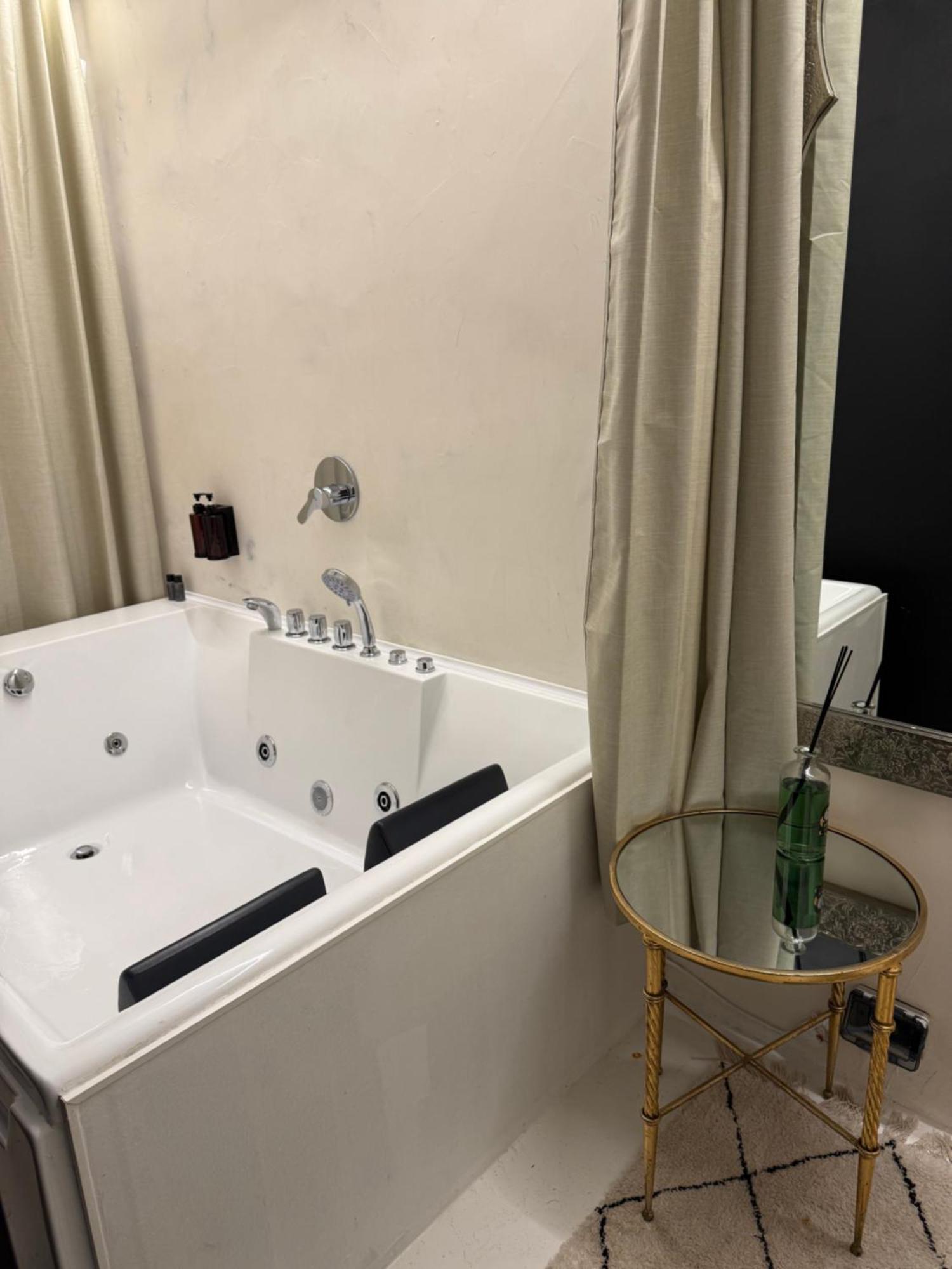 Les Chambres De Amelie B&B โบโลญญา ภายนอก รูปภาพ