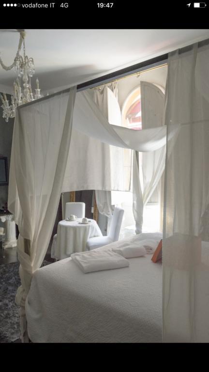 Les Chambres De Amelie B&B โบโลญญา ภายนอก รูปภาพ
